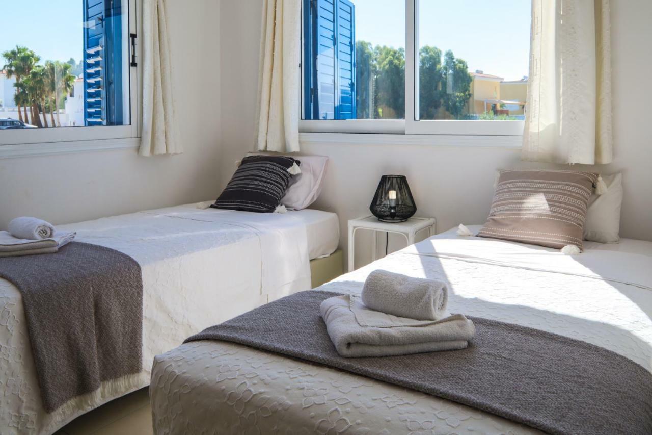 Phaedrus Living: Seaside Luxury Villa Anafi 파라림니 외부 사진